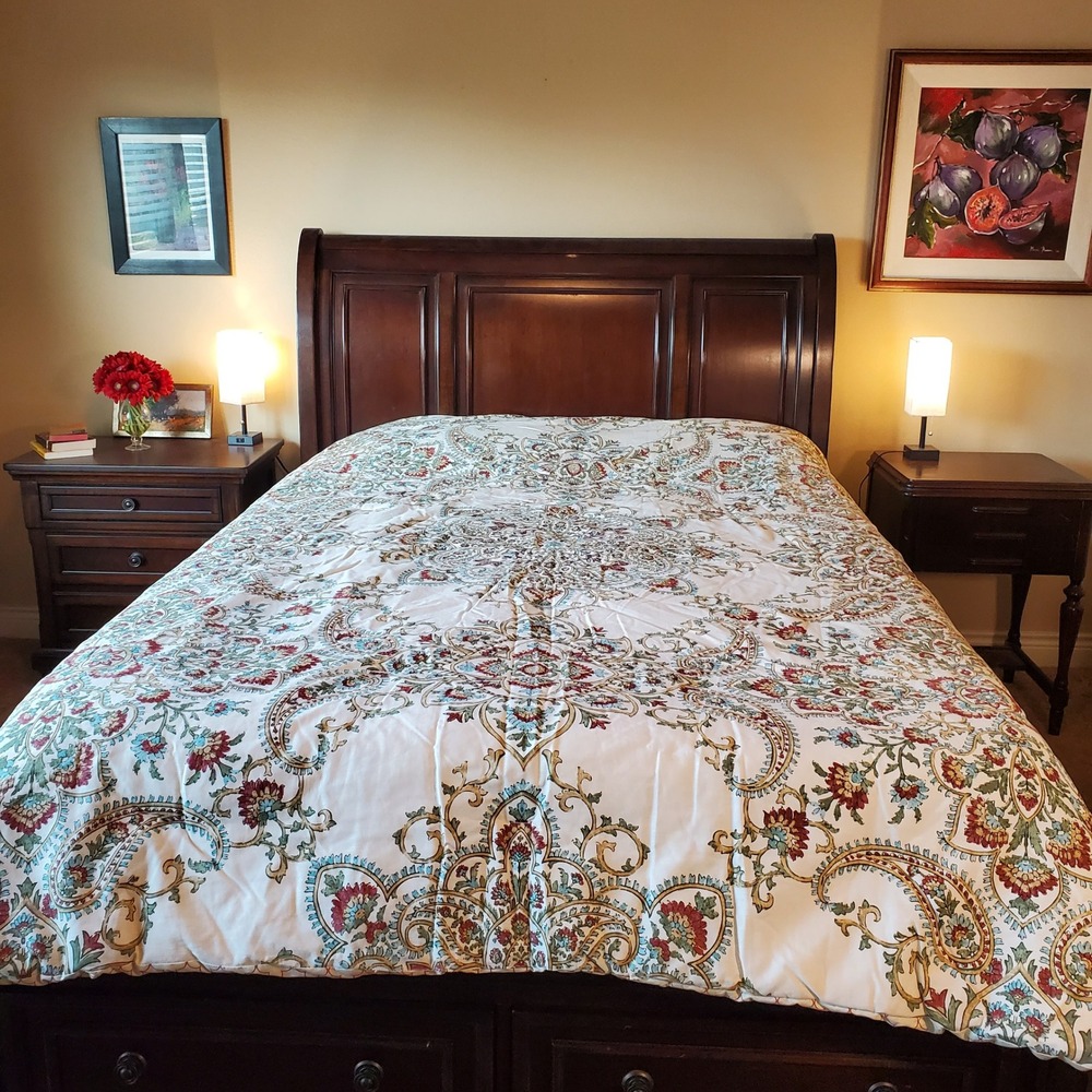 Villa by Noble Excellence Reversible Paisley Medallion Comforter 92x96 Cotton